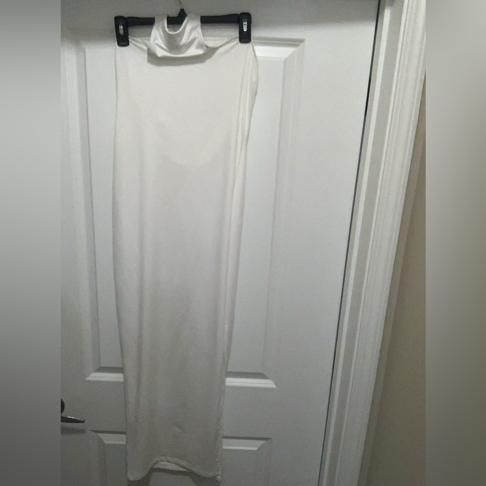 SEXY BACKLESS HALTERED MAXI DRESS